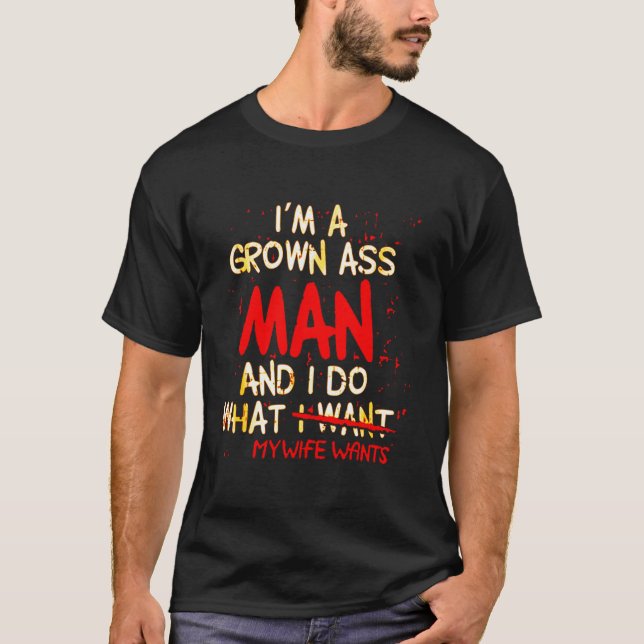 Camiseta Eu sou um homem crescido Eu faço o que minha espos (Frente)
