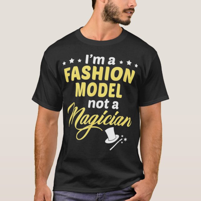 Camiseta Eu Sou Um Modelo De Moda Não Um Mágico  (Frente)