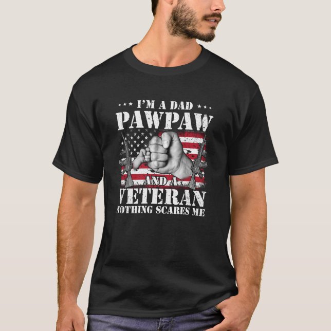 Camiseta Eu sou um Pai Pawpaw e um Veterano nada me assusta (Frente)