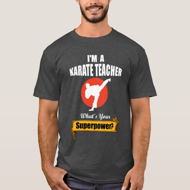 Camiseta Eu Sou Um Professor de Karatê Qual É Seu Superpode (Frente)