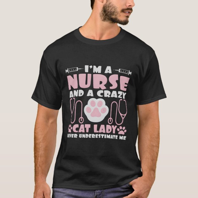 Camiseta Eu Sou Uma Enfermeira E Uma Mulher De Gato Louca (Frente)