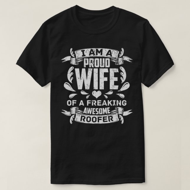 Camiseta Eu sou uma esposa orgulhosa de um incrível telhado (Frente do Design)