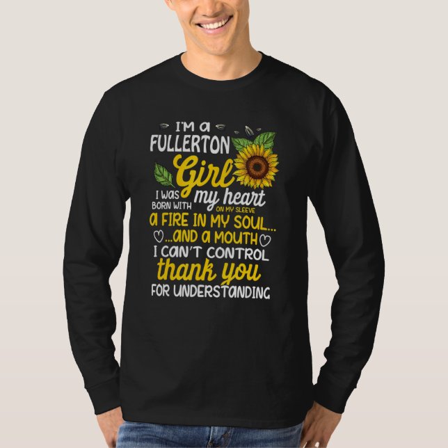 Camiseta Eu sou uma garota de Fullerton Eu nasci com um fog (Frente)