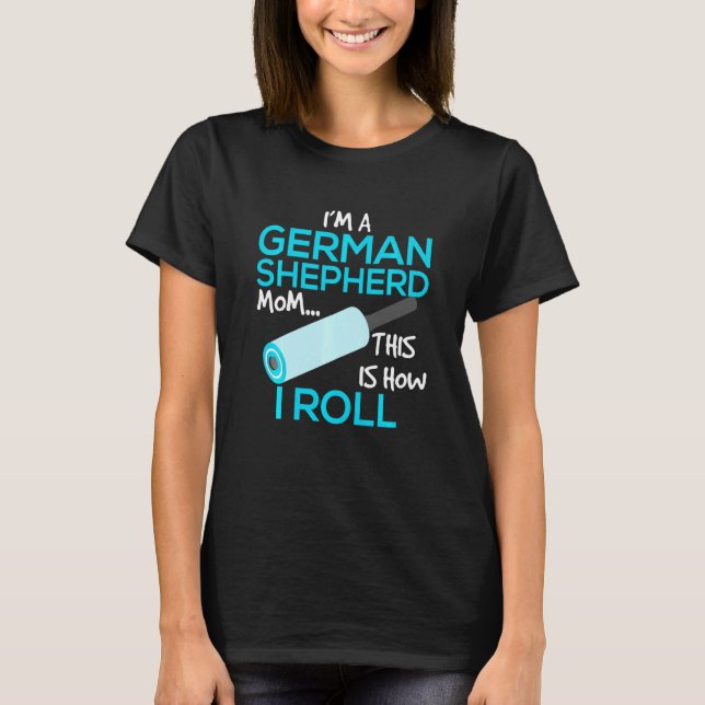 Camiseta Eu Sou Uma Mãe de Pastor Alemão É Assim Que Eu Fun (Frente)