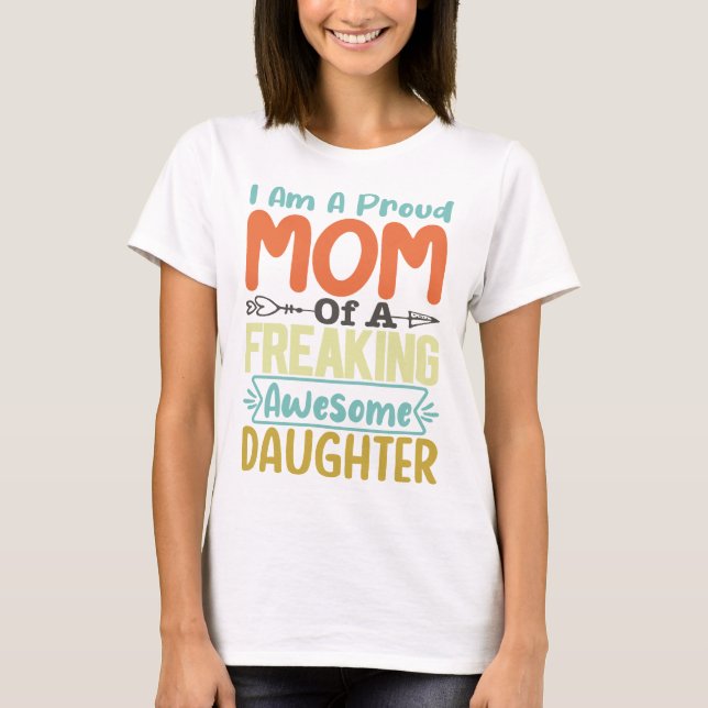 Camiseta Eu Sou Uma Mãe Orgulhosa De Uma Filha Incrível. (Frente)