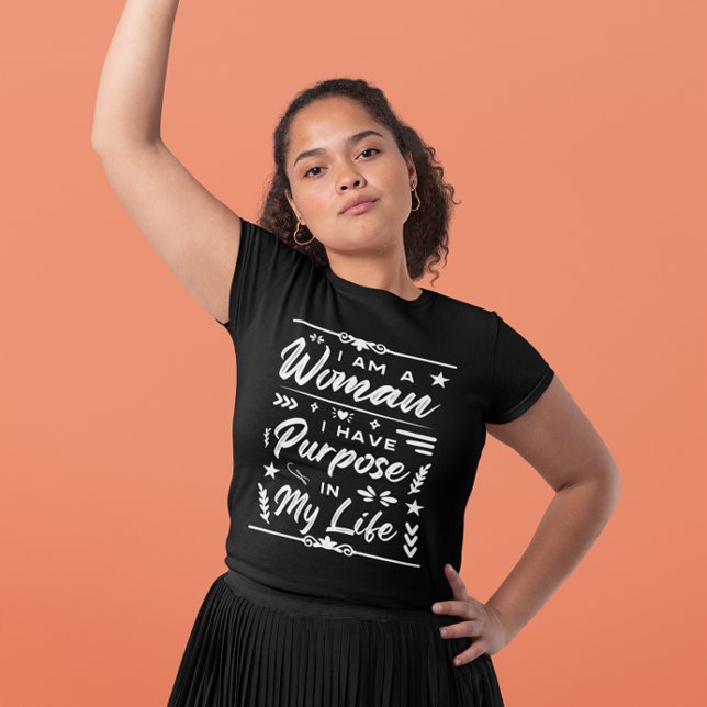 Camiseta Eu Sou Uma Mulher Com Propósito Na Minha Vida (Criador carregado)
