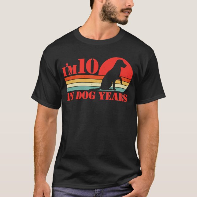 Camiseta Eu tenho 10 anos em Cachorro anos 70 aniversário V (Frente)