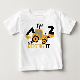 Camiseta Eu tenho 2 anos e cavando a construção, garoto de 