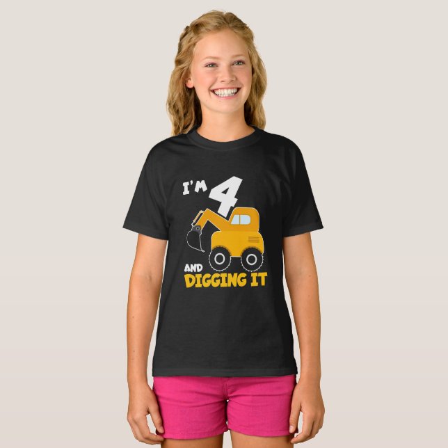 Camiseta Eu tenho 4 anos e escavando (Frente Completa)