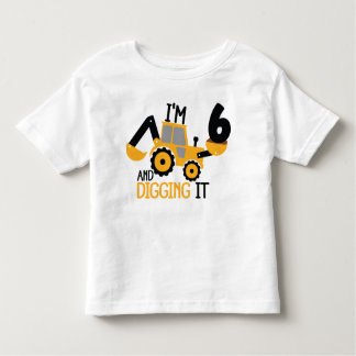 Camiseta Eu tenho 6 anos e cavando o garoto de aniversário