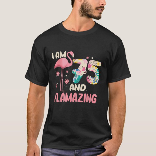 Camiseta Eu Tenho 75 anos e é incrível o aniversário Flamin (Frente)