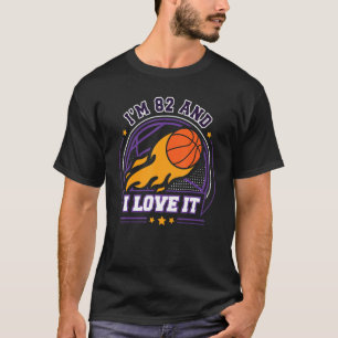 Camiseta Eu tenho 82 anos e eu adoro jogar basquete no 82º 