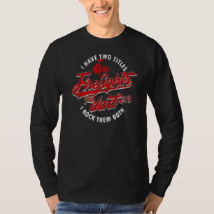 Camiseta Eu Tenho Dois Títulos De Pai E Bombeiro E Eu Rock
