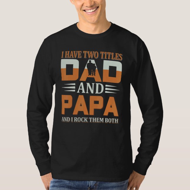 Camiseta Eu Tenho Dois Títulos De Pai E Papá (Frente)
