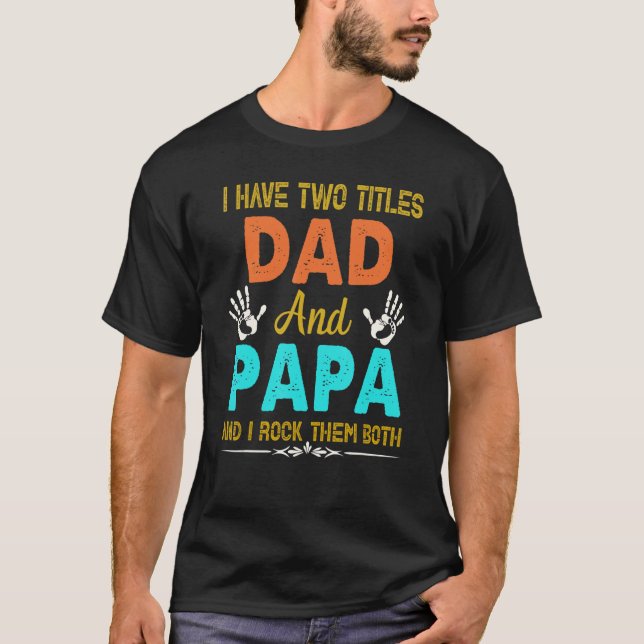 Camiseta Eu Tenho Dois Títulos De Pai E Papá Tee E Eu Os Ro (Frente)