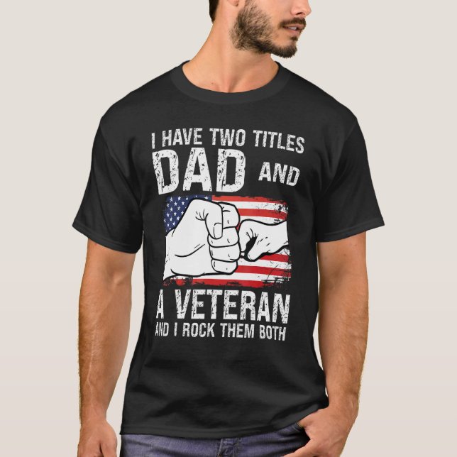 Camiseta Eu Tenho Dois Títulos De Pai E Um Vovô Veterano (Frente)