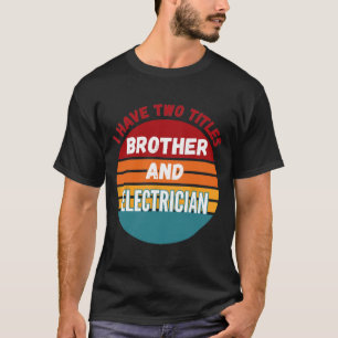Camiseta Eu Tenho Dois Títulos Irmão E Eletrônico