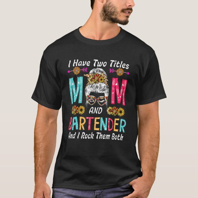 Camiseta Eu Tenho Dois Títulos Mãe E Bartender Girassóis Co (Frente)