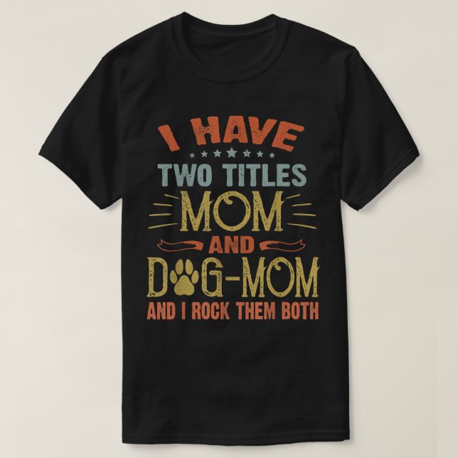 Camiseta Eu tenho dois títulos Mãe e Cachorro Mãe Engraçada (Frente do Design)