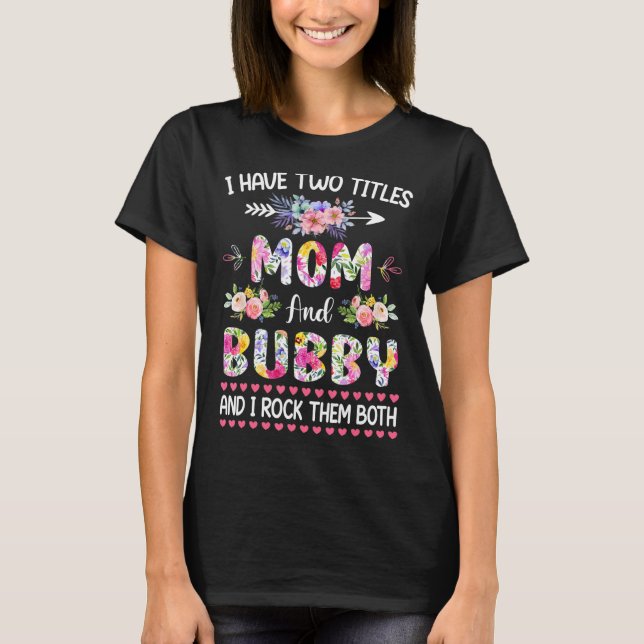 Camiseta Eu Tenho Dois Títulos Mãe E Dia de as mães Bubby (Frente)