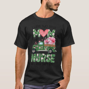 Camiseta Eu tenho dois títulos: Mãe e Enfermeira Flores D M