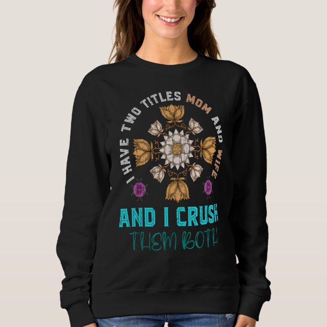 Camiseta Eu Tenho Dois Títulos Mãe E Esposa E Eu Os Esmago  (Frente)