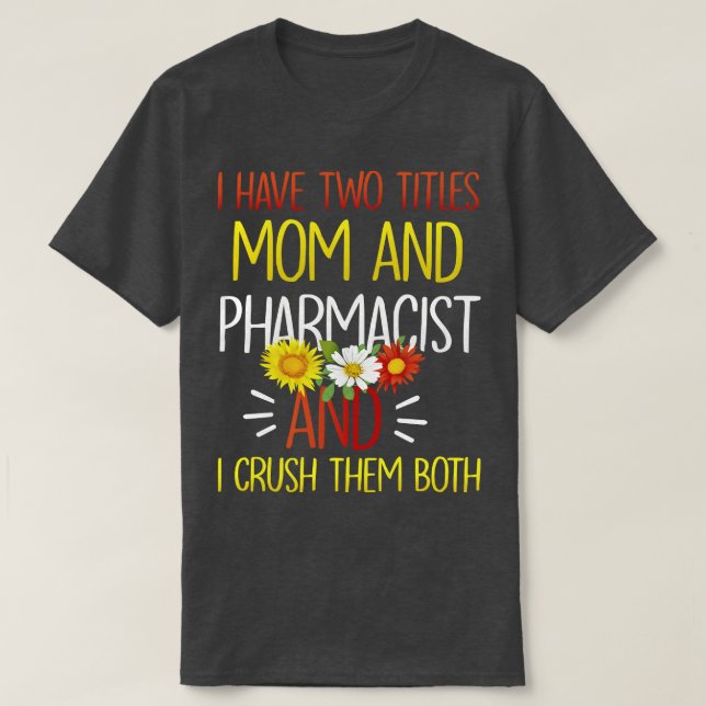 Camiseta Eu Tenho Dois Títulos Mãe E Farmacologia Farmacêut (Frente do Design)