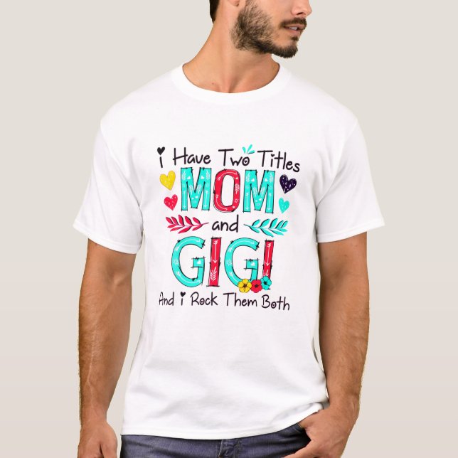 Camiseta Eu Tenho Dois Títulos Mãe E Gigi Mulher Decoração  (Frente)