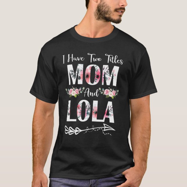 Camiseta Eu tenho dois títulos: Mãe e Lola Flores da Mãe (Frente)