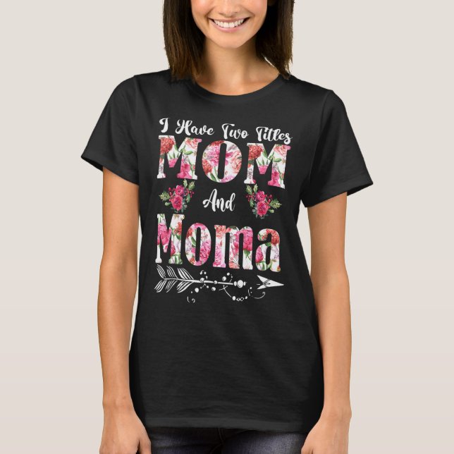 Camiseta Eu tenho dois títulos: Mãe e Moma Flores Da Mãe (Frente)
