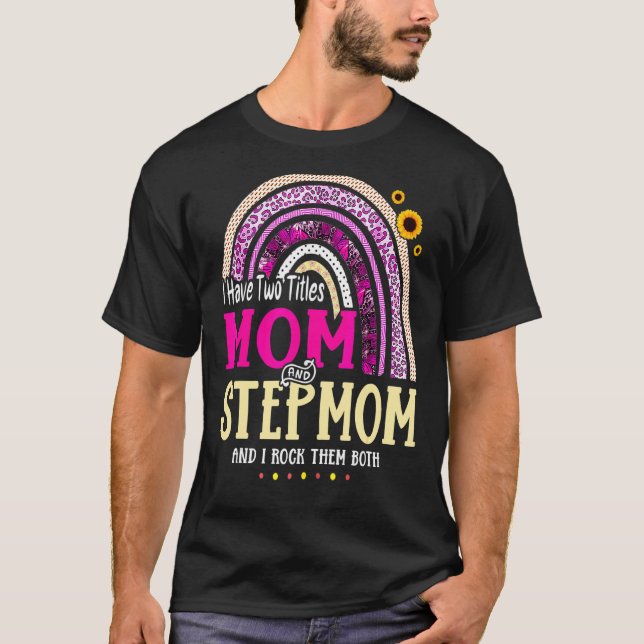 Camiseta Eu Tenho Dois Títulos Mãe E Stepman Dia de as mães (Frente)