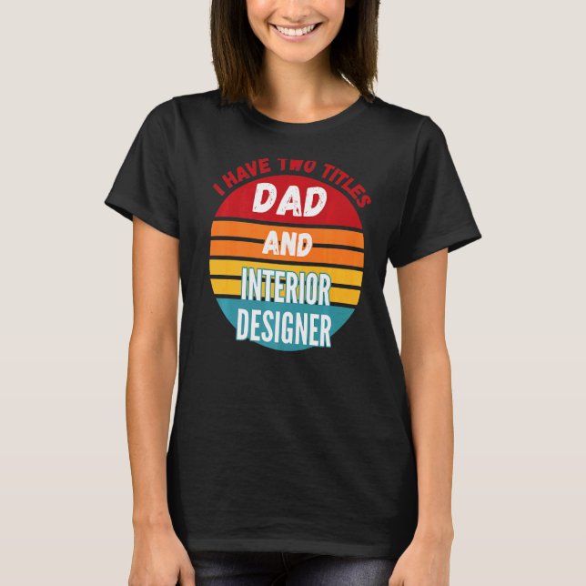 Camiseta Eu Tenho Dois Títulos Pai E Designer de Interiores (Frente)
