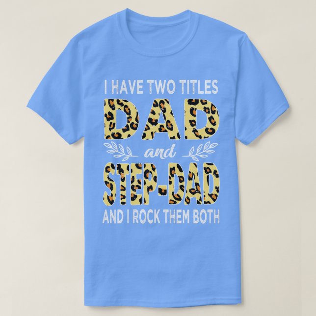 Camiseta Eu tenho dois títulos pai e padrasto (Frente do Design)