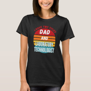 Camiseta Eu Tenho Dois Títulos Pai E Tecnologista de Labora