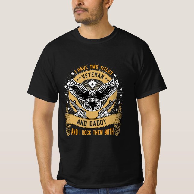 Camiseta Eu tenho dois títulos Veterano e Pai e eu arraso (Frente)