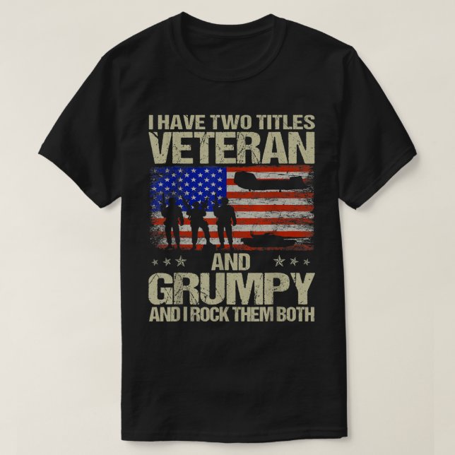Camiseta Eu Tenho Dois Títulos Veteranos E Grumpy E Eu Arro (Frente do Design)