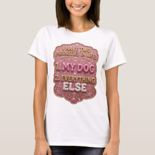 CAMISETA EU TENHO DUAS PRIORIDADES NA VIDA 1 MEU CÃO 2 TUDO