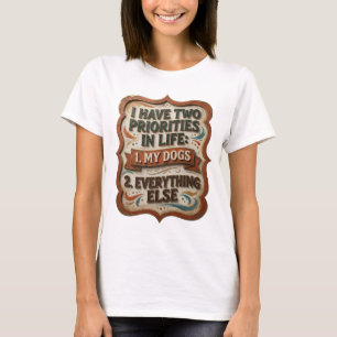 CAMISETA EU TENHO DUAS PRIORIDADES NA VIDA 1 MEUS CÃES 2 TU