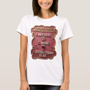 CAMISETA EU TENHO TRÊS PRIORIDADES NA VIDA 1 MEU CÃO 2 VINH