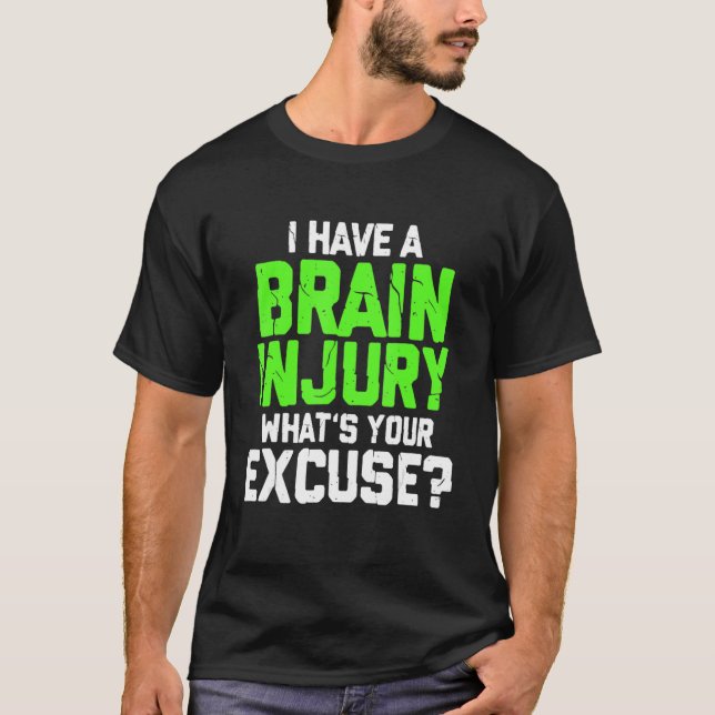 Camiseta Eu tenho um ferimento cerebral Qual é a sua descul (Frente)