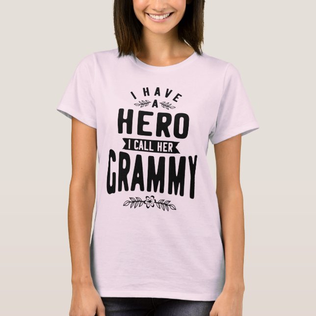 Camiseta Eu tenho um herói que eu chamo de vovó presente do (Frente)