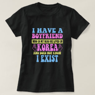 Camiseta Eu Tenho Um Namorado Que É Meu Bias Kpop Lover Kdr