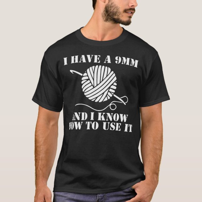 Camiseta Eu Tenho Uma 9Mm E Sei Como Usá-La Crochê (Frente)