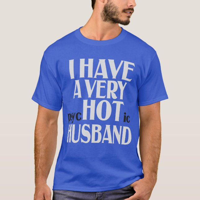 Camiseta Eu tenho uma esposa casada muito sofisticada de ma (Frente)