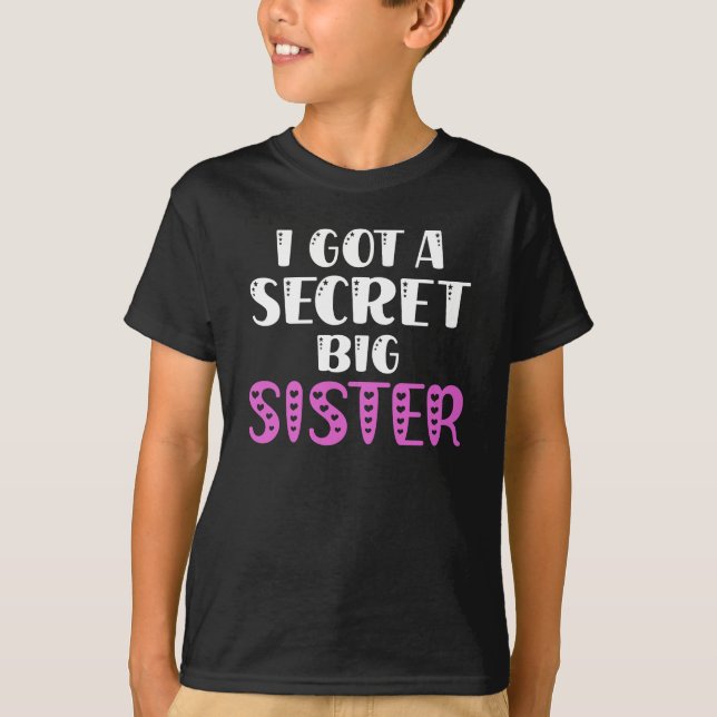 Camiseta Eu Tenho Uma Irmã Mais Velha Secreta (Frente)