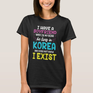 Camiseta Eu tenho uma namorado que ele mora na Coreia que e
