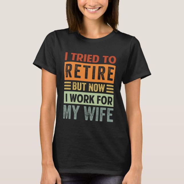 Camiseta Eu Tentei Me Aposentar, Mas Agora Eu Trabalho Para (Frente)