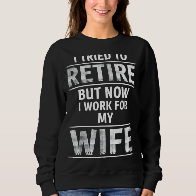 Camiseta Eu Tentei Me Aposentar, Mas Agora Eu Trabalho Para (Frente)