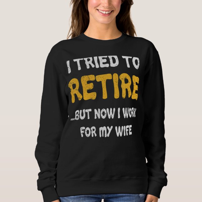 Camiseta Eu Tentei Me Aposentar, Mas Agora Eu Trabalho Para (Frente)
