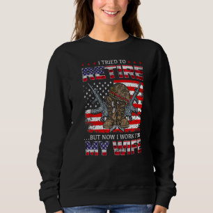 Camiseta Eu Tentei Me Aposentar, Mas Agora Eu Trabalho Para